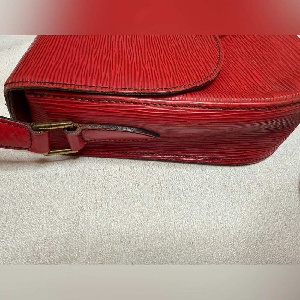 Louis Vuitton Epi Saint Cloud Red Crossbody Bag Vintage-see callouts